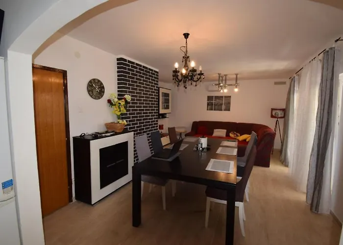 Apartment By Guide Banjol
